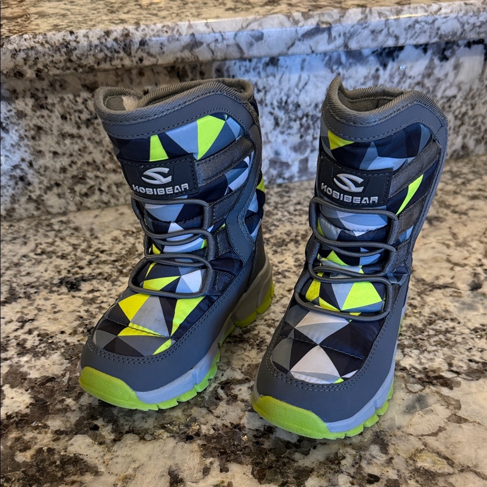 Hobibear Kids' Gray & Neon Green Geometric Snow Boots